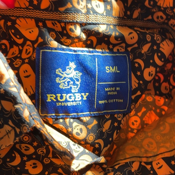 ❤️ 5/$15 Halloween shirt - Picture 3 of 3